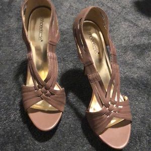 Women’s heels shoe dazzle